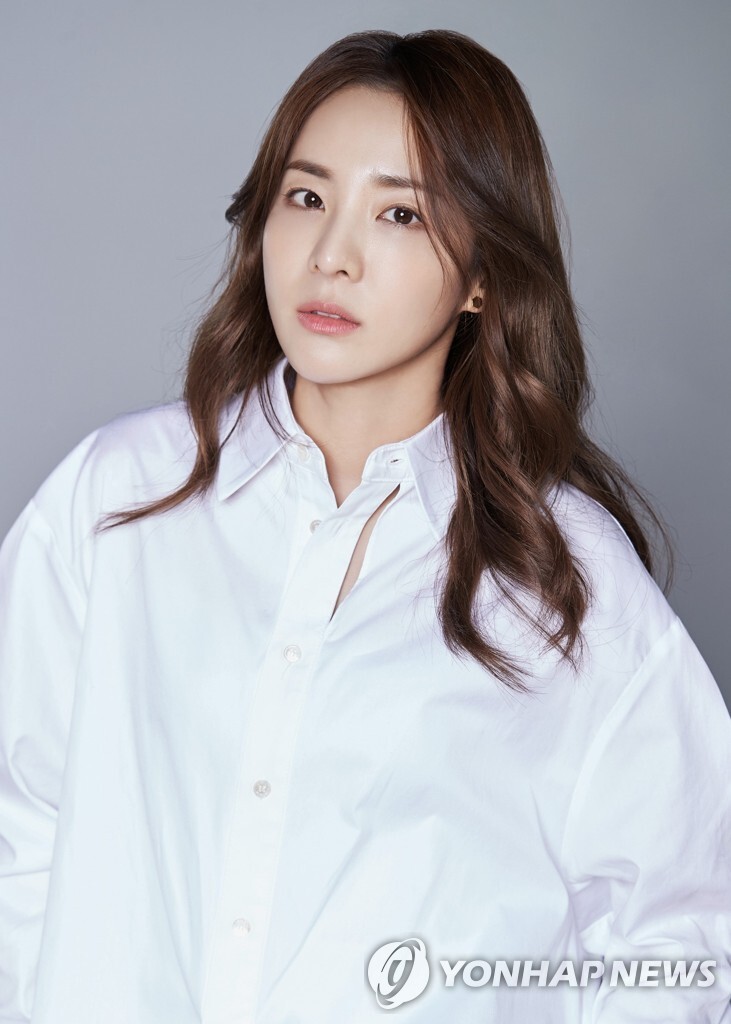 Sandara Park's exclusive contract with YG Entertainment comes to an end after 17 years