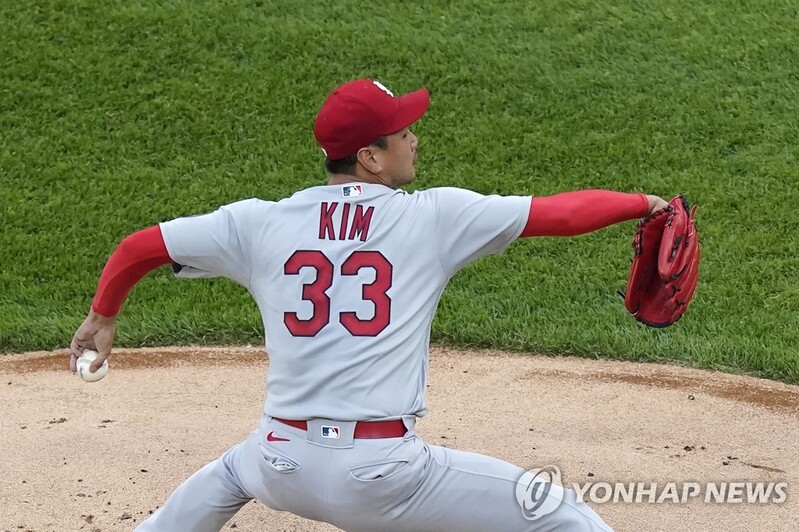 2 S. Korean pitchers to start on same day in MLB