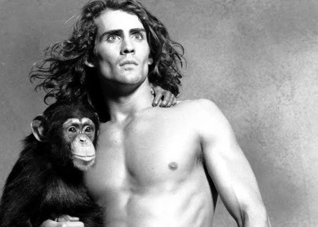 '타잔' 배우 조 라라, 소형비행기 호수 추락사고로 사망 추정