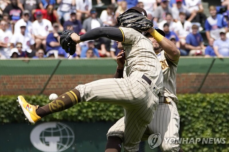 Padres' Kim Ha-seong exits game after collision with teammate