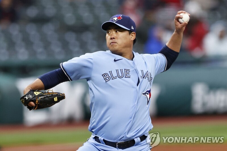 2 S. Korean pitchers set to take mound on same day in MLB