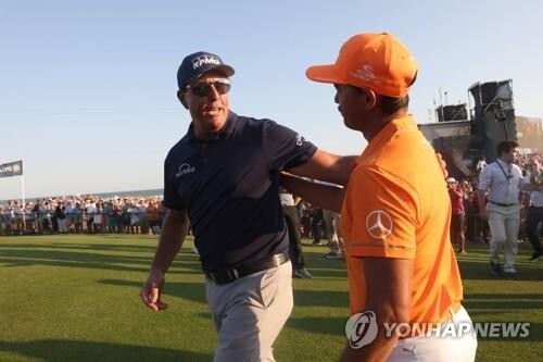 미컬슨 "나한테 주려던 US오픈 출전권, 파울러한테 줘라"