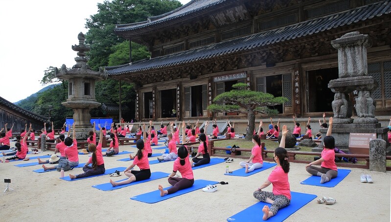 '천년 숨결과의 만남' 지리산 화엄사에서 요가 대축제