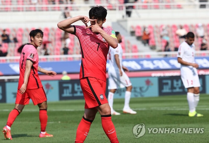 (LEAD) S. Korea beat Lebanon to wrap up undefeated run in 2nd round in World Cup qualifying