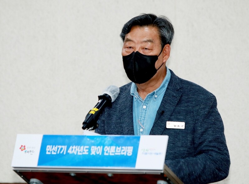 태안군수 "태안읍 군부대 이전, 삼성기금으로 땅 매입해 추진"
