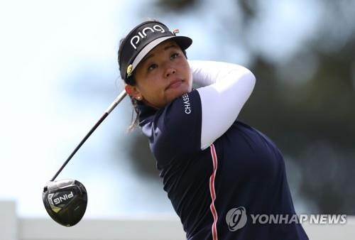 모자에 '핑크 리본' LPGA투어 선수들…동료 딸 쾌유 기원