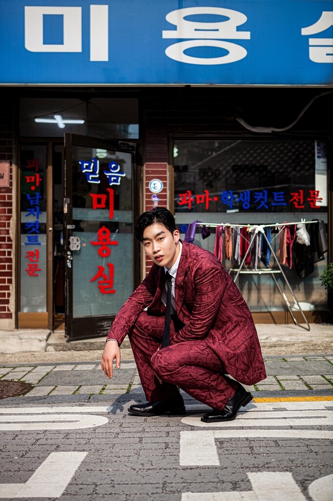 픽보이 신곡 MV에 '절친' BTS 뷔·박서준 등 우정출연