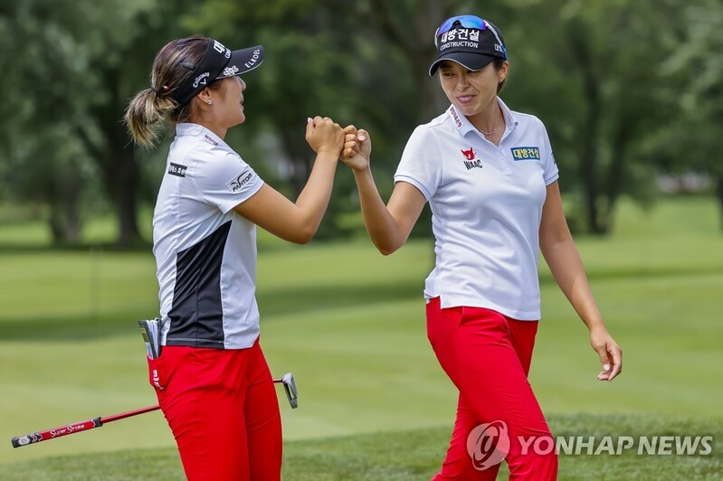 허미정-이정은, LPGA 2인 1조 대회 2R 공동 3위로 도약
