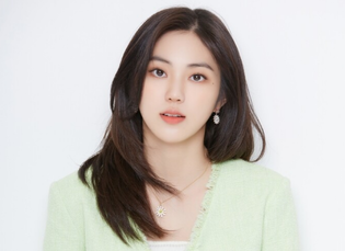 Kwon Eun-bin reflects on her latest performance as an actress in 'At a Distance, Spring Is Green'