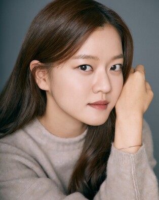 Actress Go Ah-sung, donates 10 mln won for cancer patient supporting families