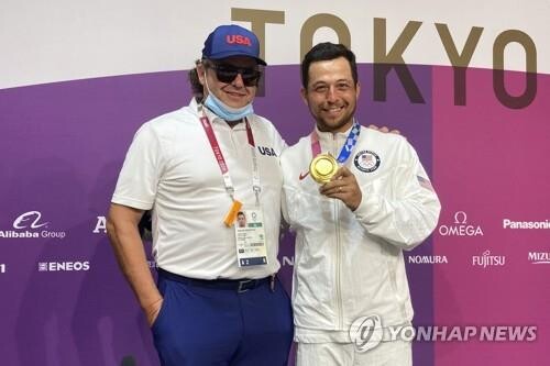 [올림픽] 남자골프 우승 쇼플리, WGC 회견장서 금메달 자랑