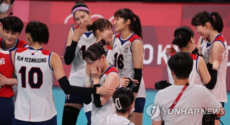 [올림픽] '감동적인 4위' 여자배구 포상금, 협회+연맹 총 4억원
