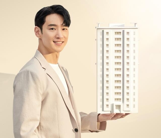 동문건설 아파트 브랜드 광고 모델에 배우 이제훈