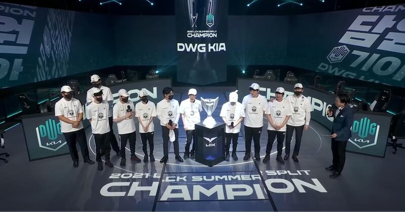 담원 기아, T1 꺾고 LCK 서머 우승…3연속 챔피언 등극