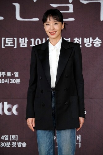 '인간실격' 전도연 "어둡지만 빛을 찾아가는 이야기"