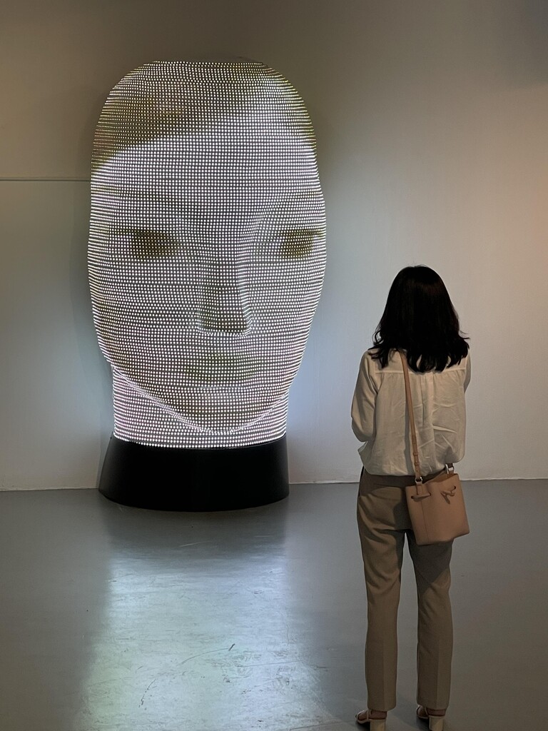 미디어아티스트 김형기 "가상세계, 너무 몰입하면 부작용"