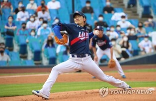 Lions' ace Baek Jung-hyun voted KBO's top player for July-August
