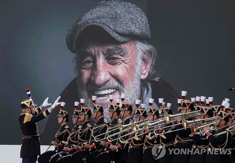 "아듀 베벨" 프랑스영화의 전설 벨몽도 마지막길 추모행렬