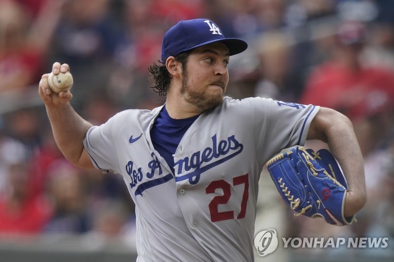 '여성 폭행 혐의' 다저스 투수 바워 시즌 마감…휴직명령 PS까지