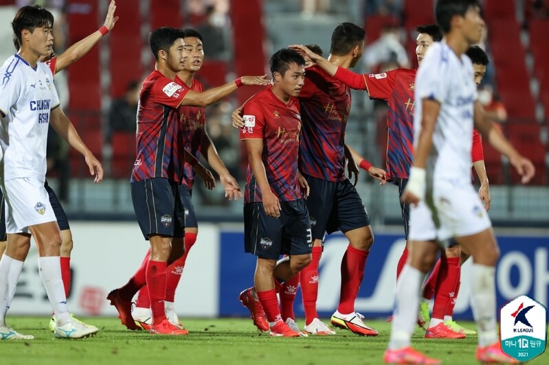 '고승범·박동진 골맛' 김천, 충남아산에 2-0 승리 '1위 질주'