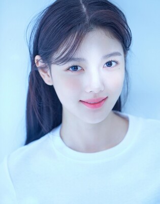 Actress Kim You-jung donates 30 mil won to Children Fund Korea