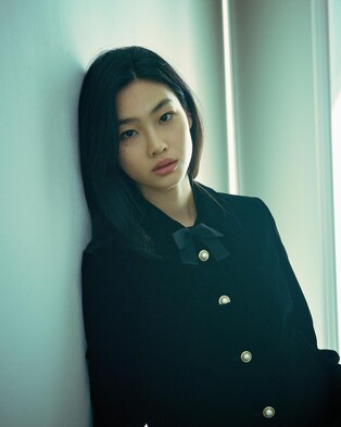 Model turned actress Jung Ho-yeon says to have canceled NYFW plans for 'Squid Game'