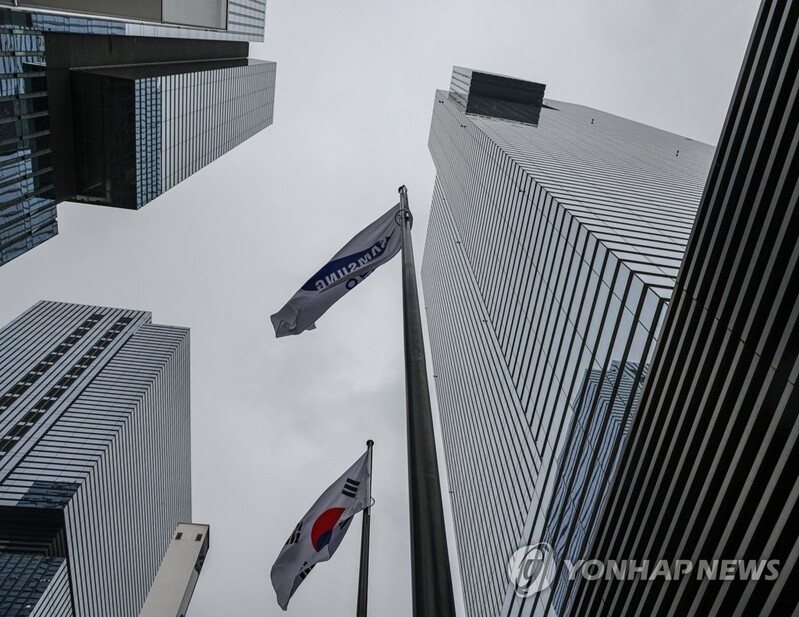 Samsung family to sell 2 tln won worth of stocks to pay inheritance tax
