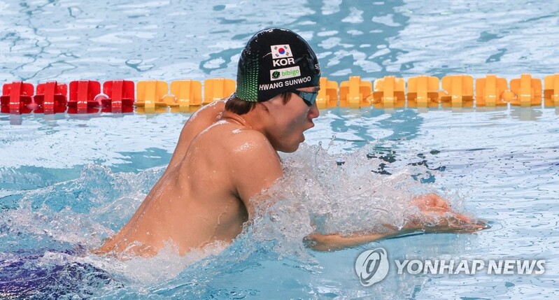 Swimmer Hwang Sun-woo breaks nat'l record in individual medley