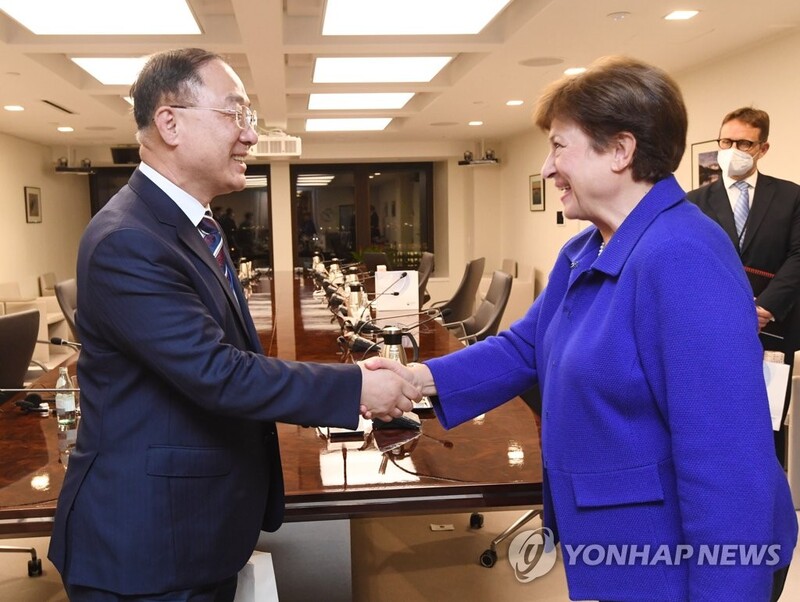 S. Korea to continue expansionary fiscal policy next year: finance minister