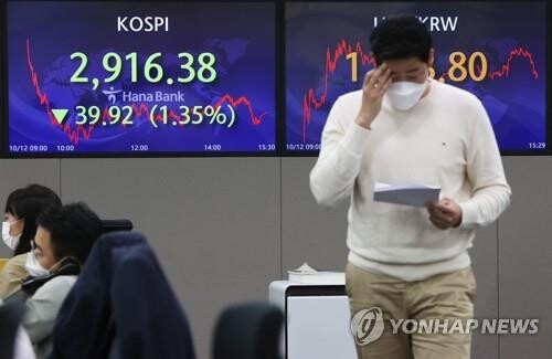 Samsung, SK hynix shares tumble amid business uncertainty despite robust earnings outlook