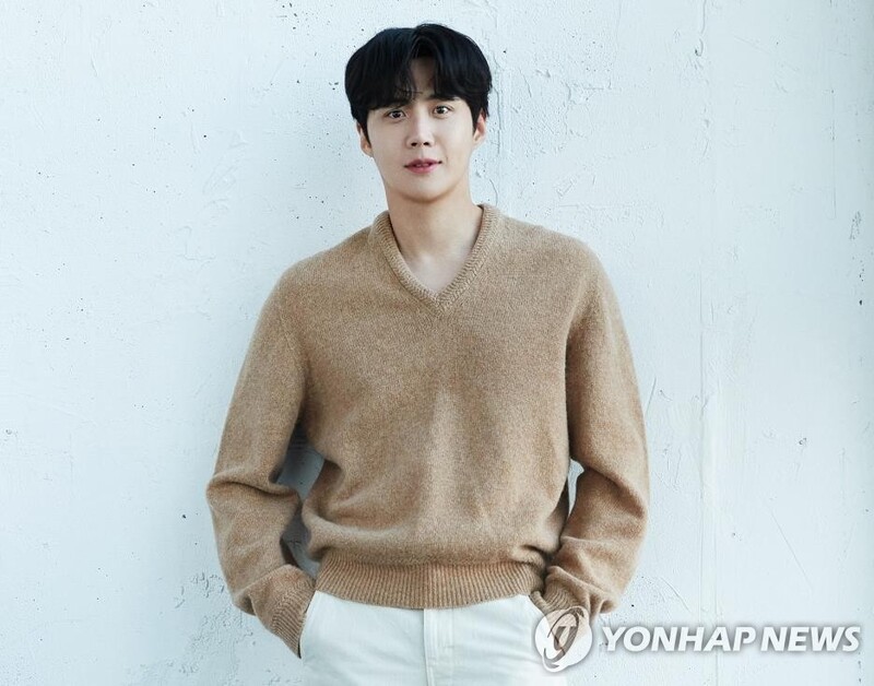 (LEAD) Actor Kim Seon-ho belatedly admits to abortion rumors, apologizes for 'carelessness'