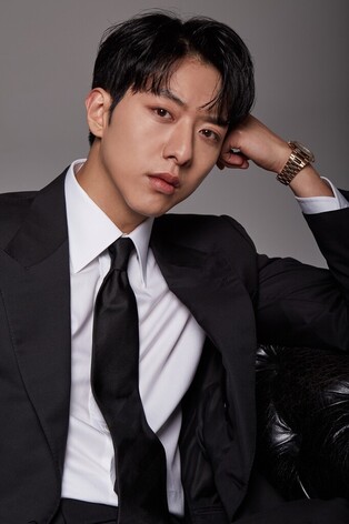 Lee Jung-shin of CNBLUE joins tvN 'Shooting Star' as entertainer lawyer