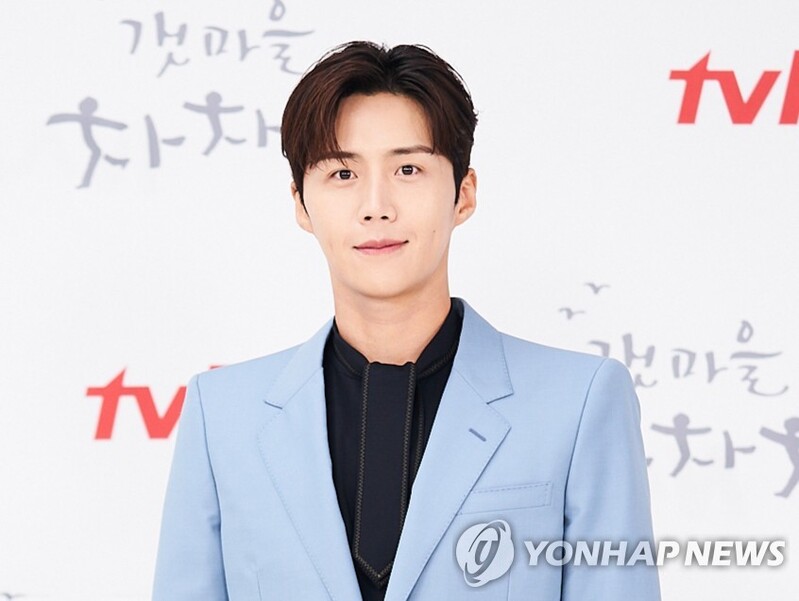(LEAD) Actor Kim Seon-ho's alleged ex-girlfriend says he apologized after abortion allegations