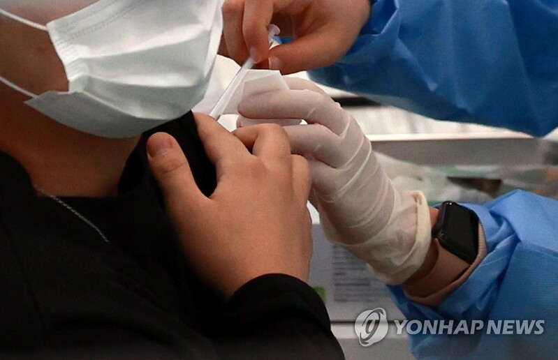 (2nd LD) New virus cases below 2,000 for 15th day as vaccination rate exceeds 70 pct milestone