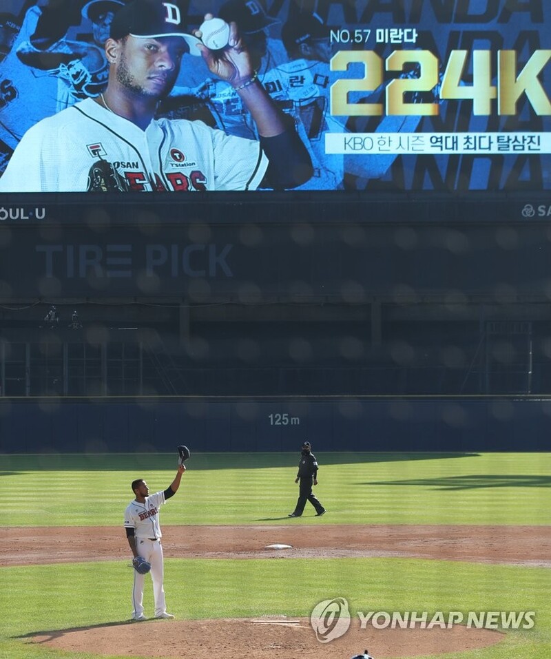 (LEAD) Bears' ace Ariel Miranda breaks KBO single-season strikeout record