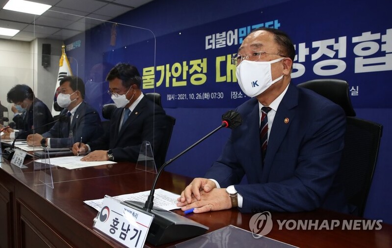 (LEAD) Gov't to temporarily cut fuel taxes by 20 pct: ruling party