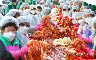 Making and sharing Kimchi