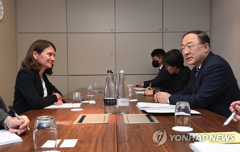 S. Korean economy to extend its recovery momentum: finance minister