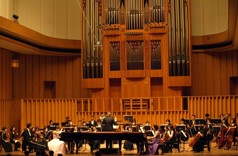 '님을 위한 행진곡' 우즈베키스탄·일본서 울려 퍼진다