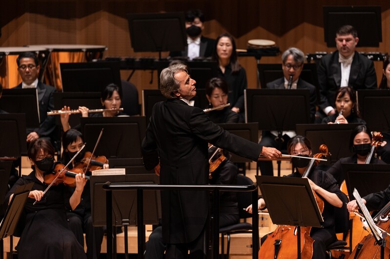 위드 코로나에 문화생활도 숨통…공연·전시장마다 다시 북적