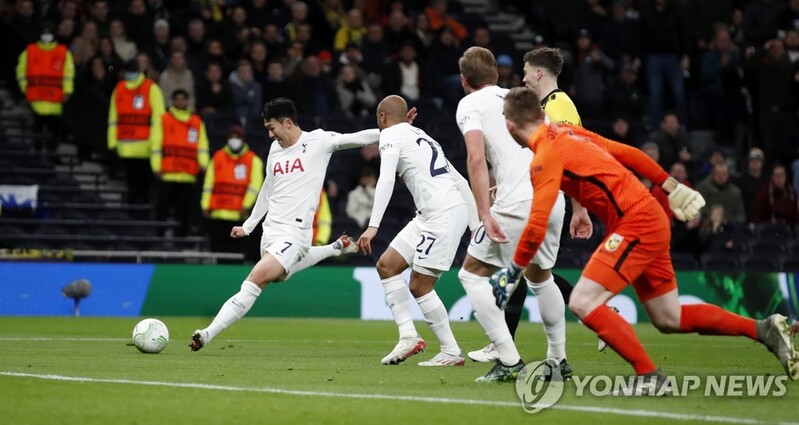 손흥민, 콘테 감독 토트넘 데뷔전서 선제골…시즌 5호