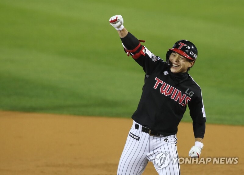 (LEAD) Bats come alive as Twins even KBO postseason series vs. Bears