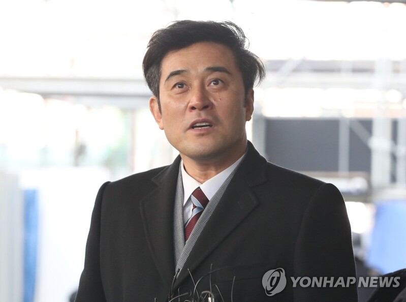 '오토바이 사고' 최민수 골절 등 중상…오늘 수술