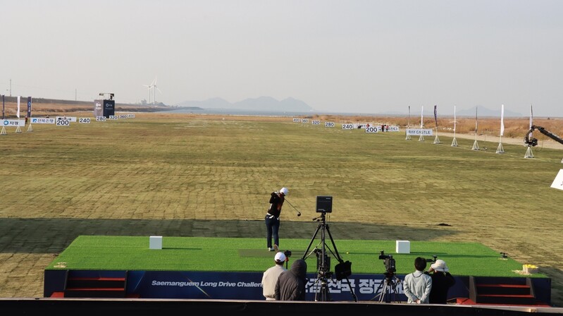 [골프소식] 바닷바람에 300ｍ 날린 김민성, 새만금 장타왕