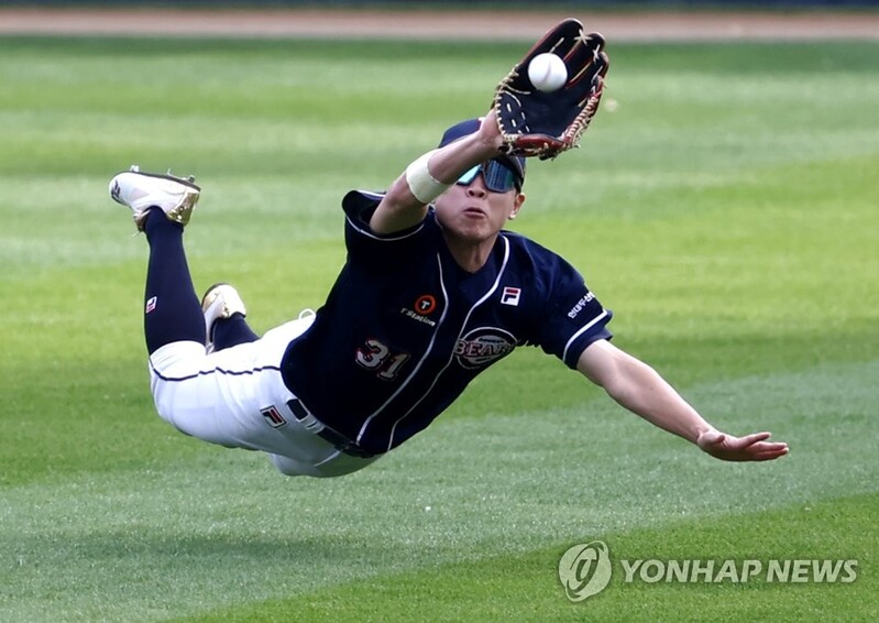 (LEAD) Bears' leadoff man impacts postseason win with bat, glove