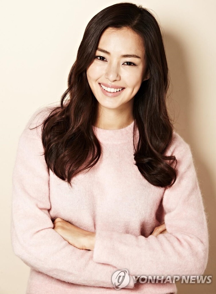 배우 이하늬, 비연예인과 열애…"진지하게 교제 중"