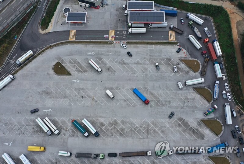 (LEAD) Gov't mulls using military urea water reserve to help ease supply shortages