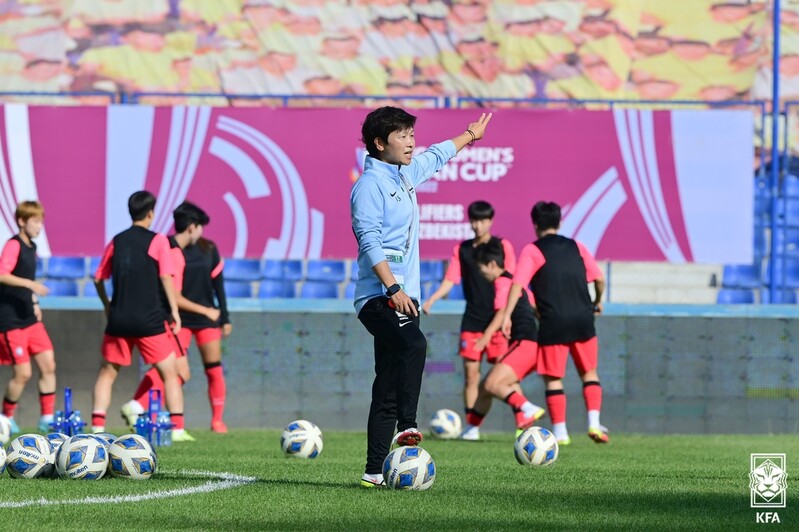 Ex-player Hwang In-sun becomes 1st female head coach for S. Korean football