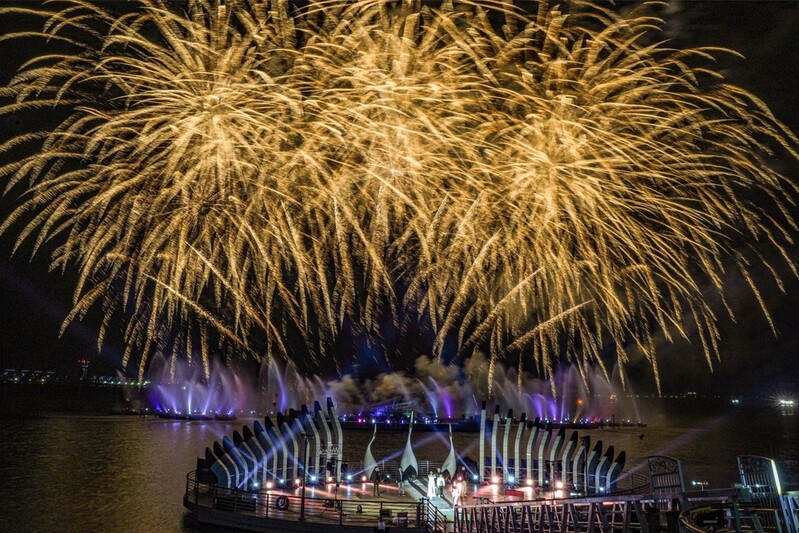 바다 위서 펼쳐지는 뮤지컬·분수·불꽃쇼…'신 목포 3합' 화제