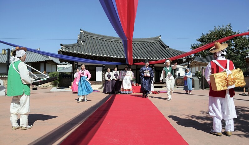 재즈·아카펠라팀 한복 입고 공연…남원 광한루원서 한복 콘서트